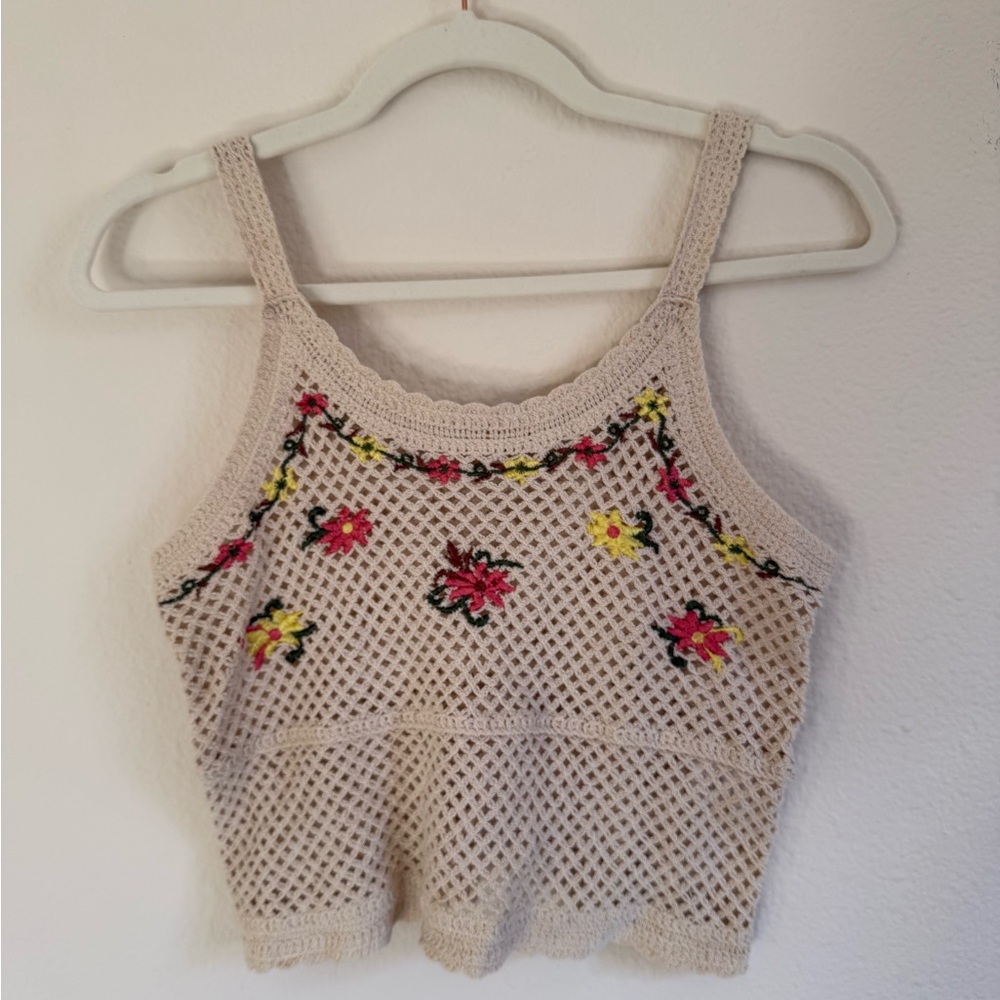 Rebellion Beige Floral Crochet Crop Top